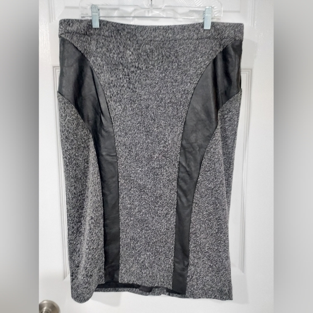 Lane Bryant Black and White Tweed with Faux Leather Pencil Skirt Size 16